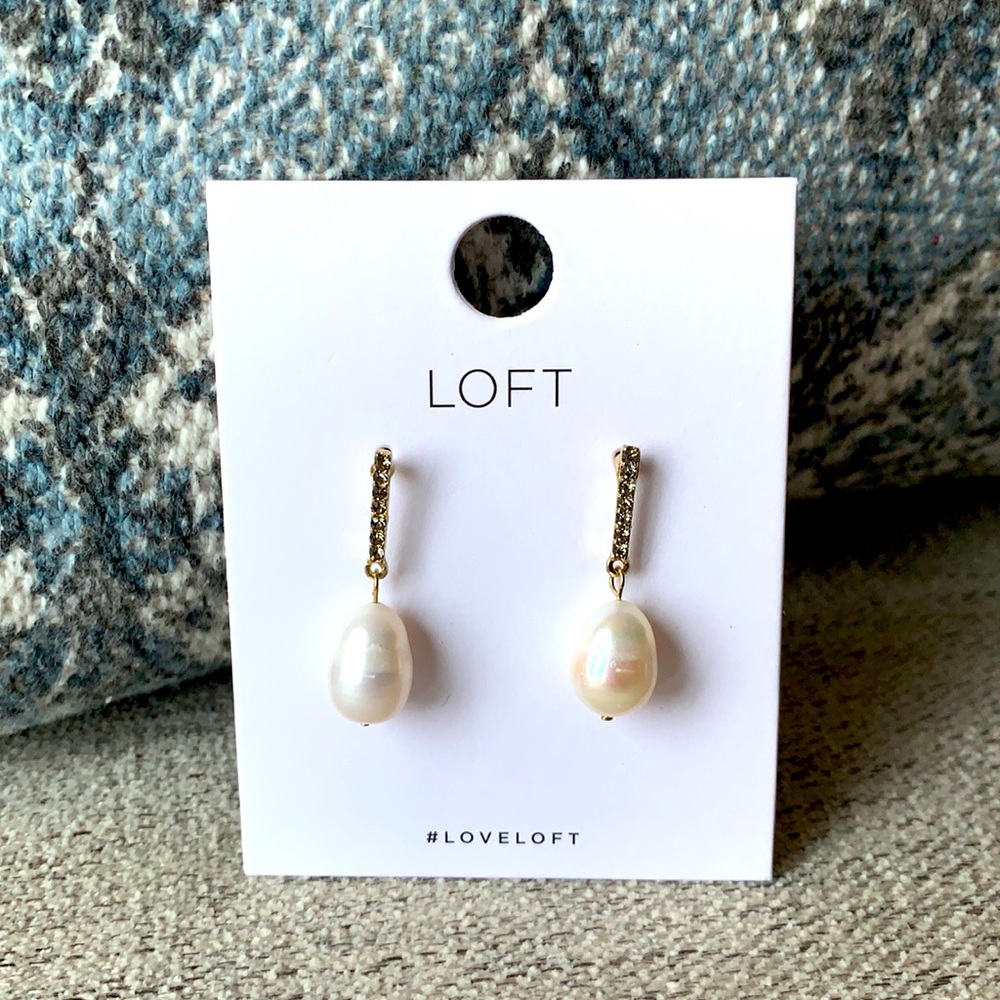Diamond and pearl drop earring